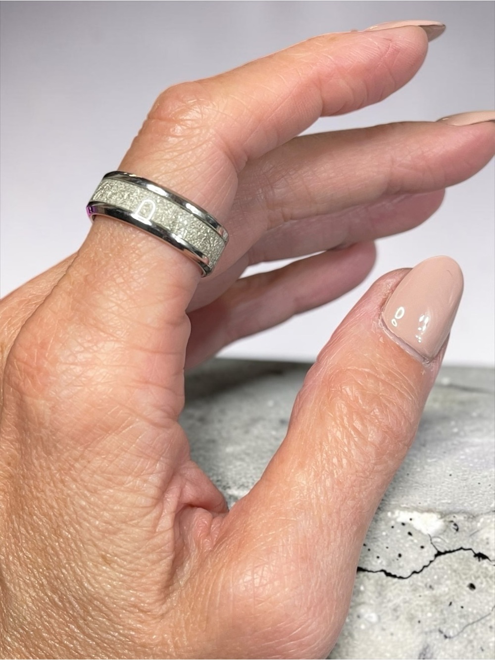 Silver Tone Textured Pearlescent Inlay Band Ring Size 10 Men's Unisex